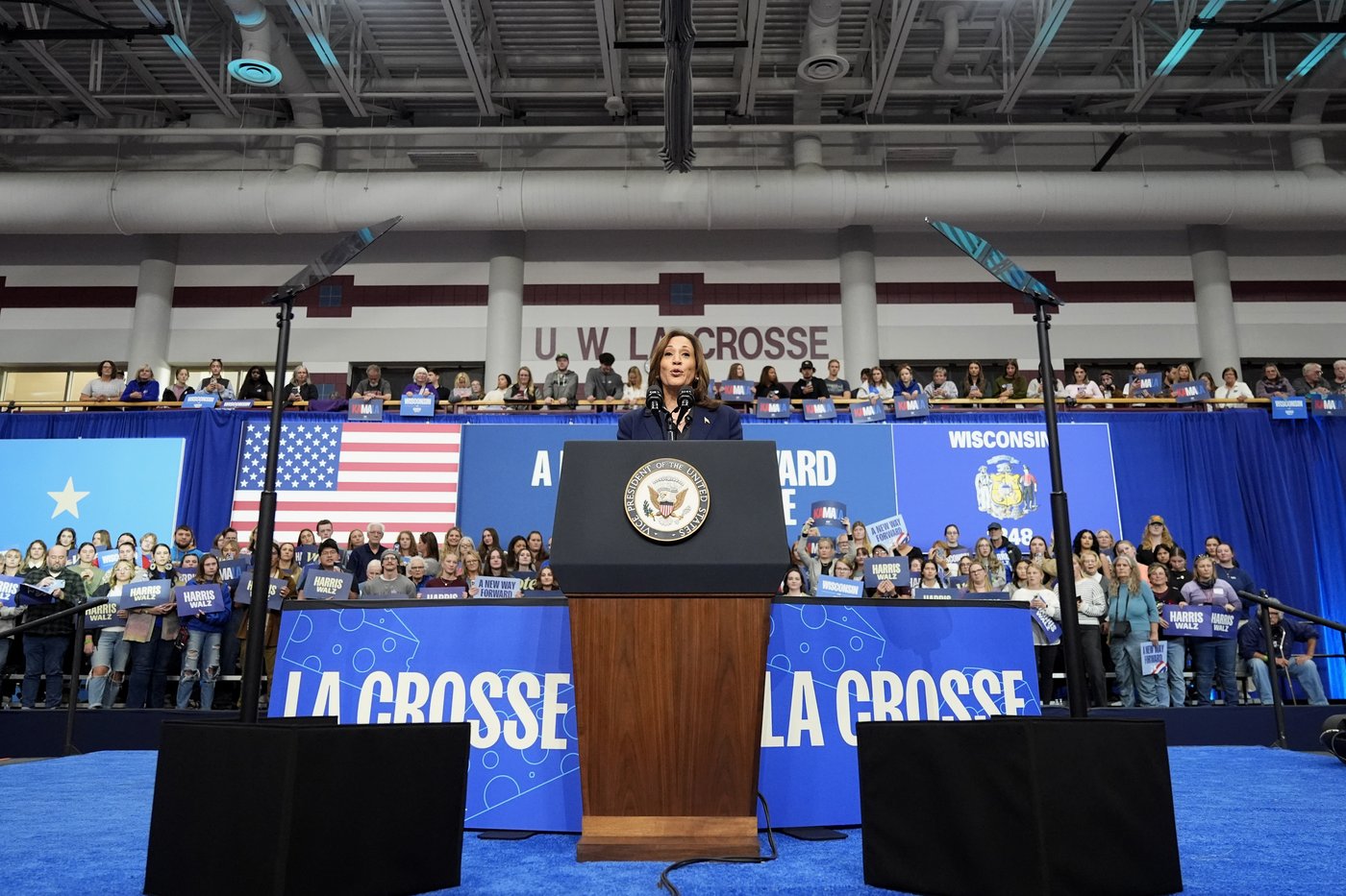 Harris campaign features less talk of joy and more head-on digs at Trump as Election Day nears | iNFOnews.ca Harris campaign features less talk of joy and more head-on digs at Trump as Election Day nears | iNFOnews.ca