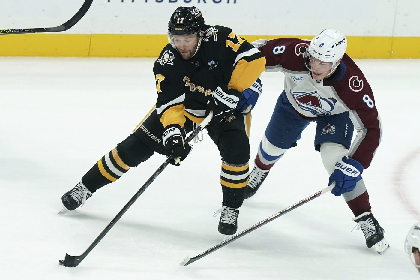 Rantanen records hat trick in 600th game and adds two assists as the Avalanche drill Pittsburgh 6-2 | iNFOnews.ca
