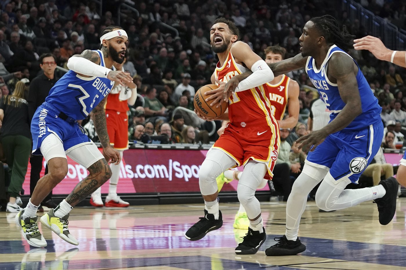 Hawks win 5th straight game and halt the Bucks' winning streak at 7 with 119-104 victory | iNFOnews.ca