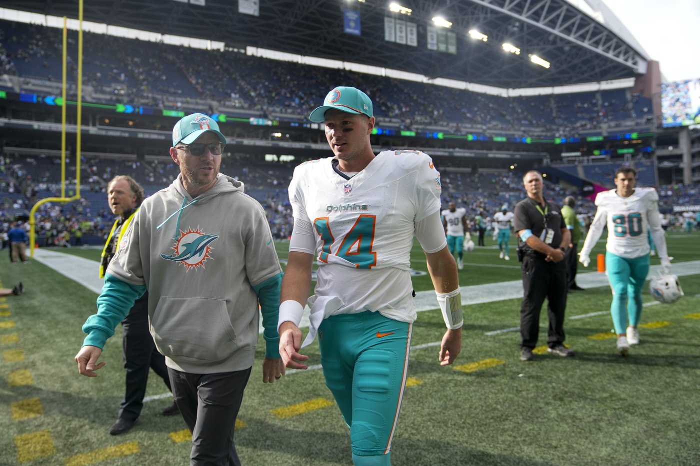 With another injured quarterback, the Dolphins' early season woes continue to pile up | iNFOnews.ca