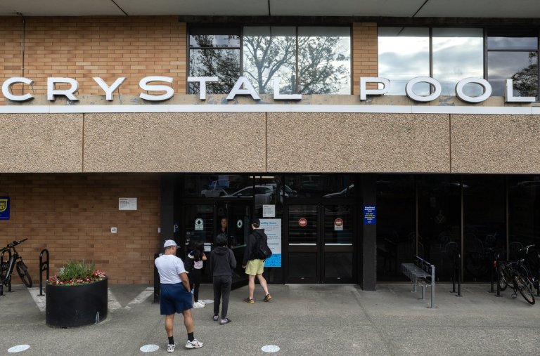 Hazardous gas sends 8 to hospital after chemicals mix at Victoria pool | iNFOnews.ca