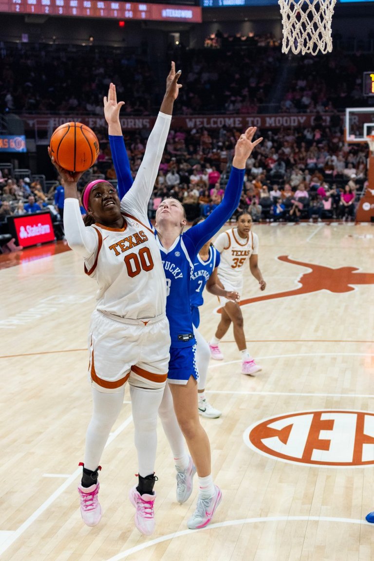 Justice Carlton leads Texas to victory over Kentucky with 17 points | iNFOnews.ca