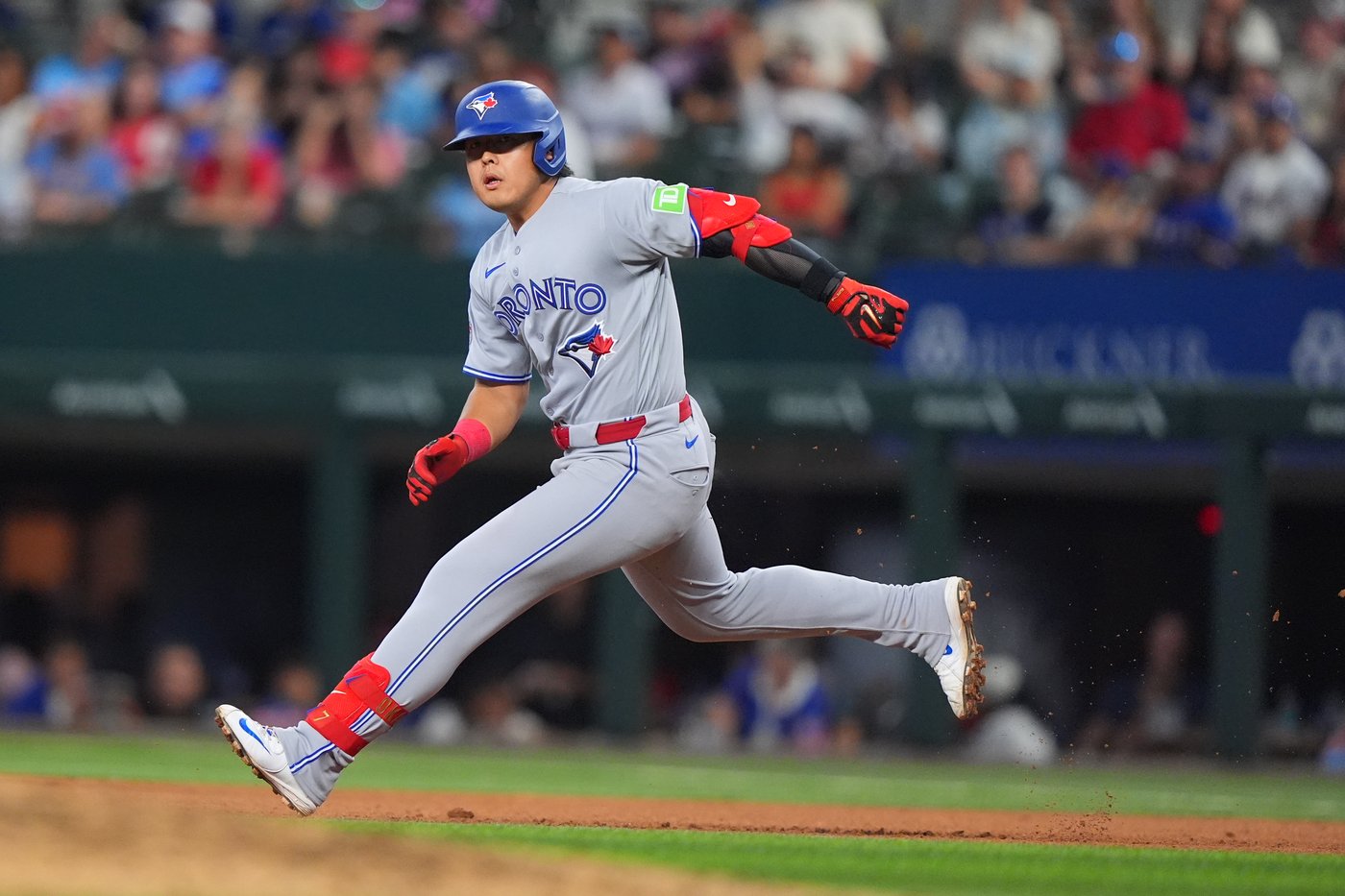 Playoff hopeful Blue Jays avoid series sweep with 7-2 win over AL West-leading Texas | iNFOnews.ca