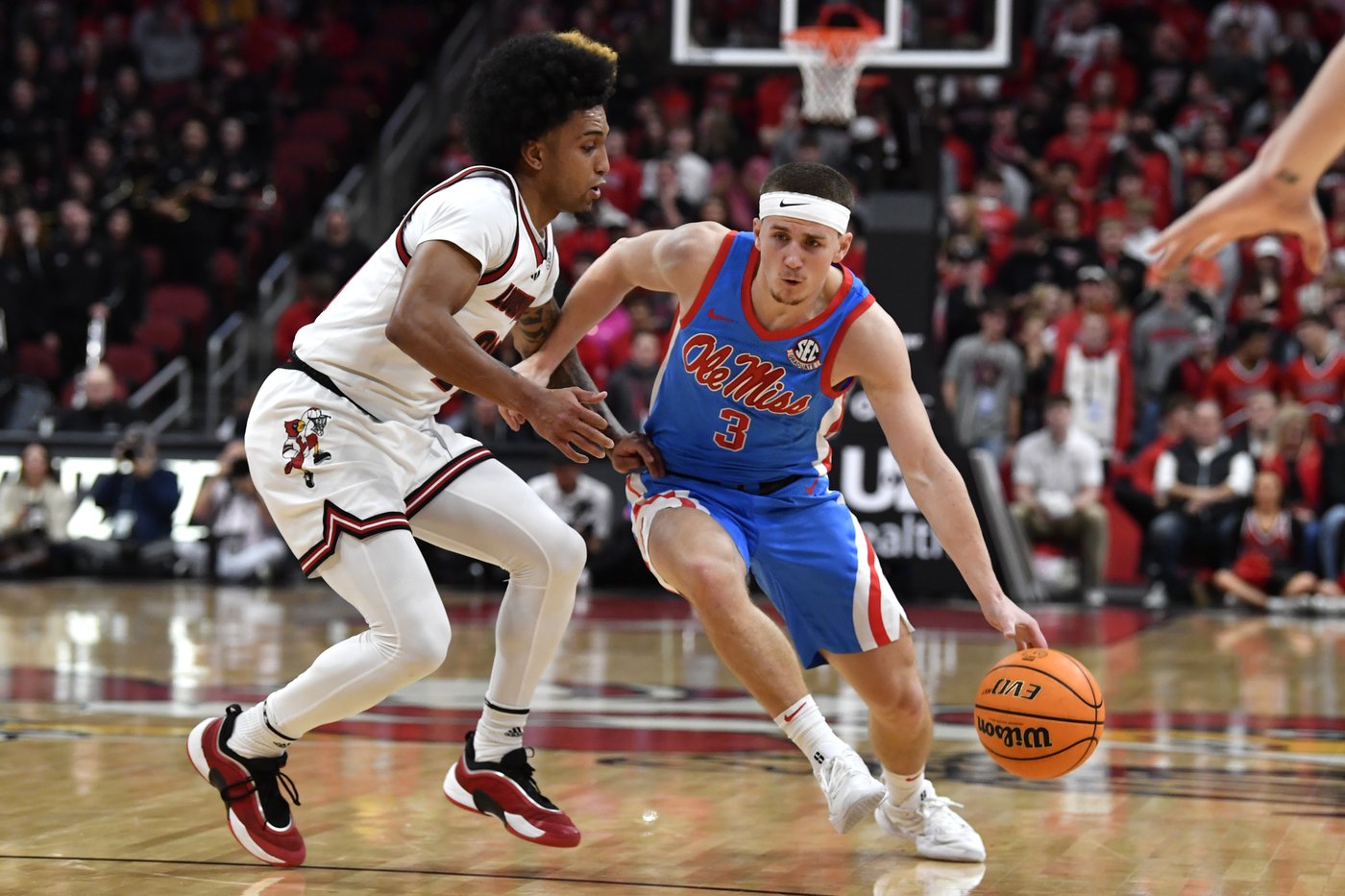 Davis scores 20, Pedulla adds 16 as No. 23 Ole Miss beats Louisville 86-63 in SEC/ACC Challenge | iNFOnews.ca