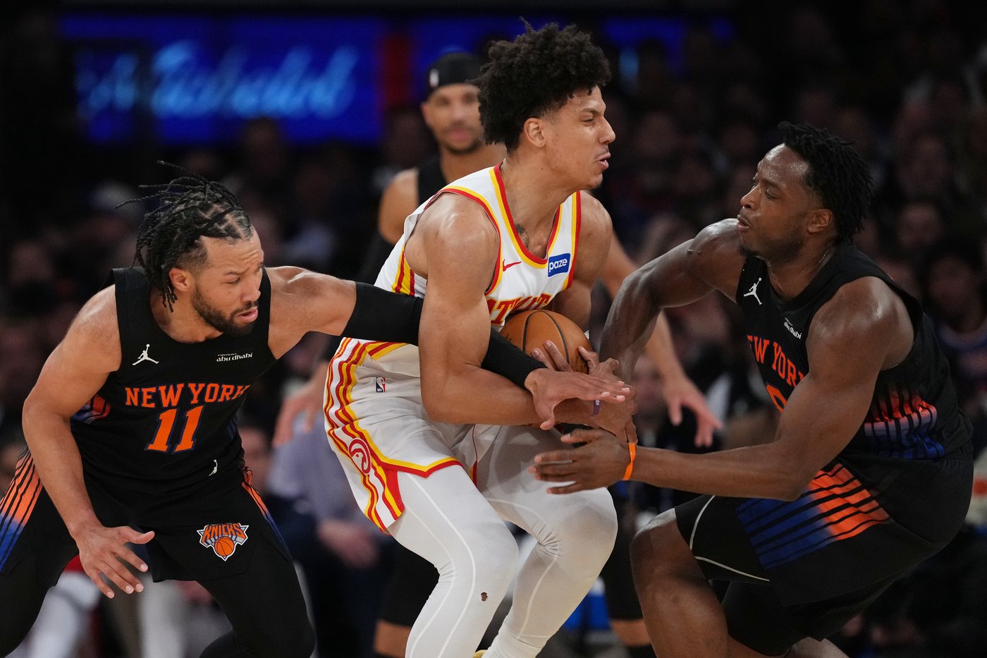 Jalen Brunson scores 39 points and the Knicks rout the Hawks 126-97 for a 3-2 series lead | iNFOnews.ca