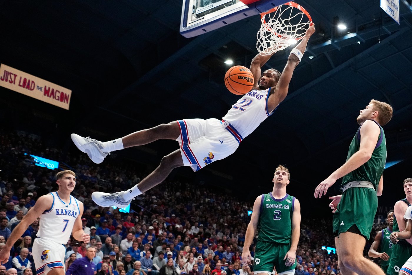 Freshman Darryn Peterson impresses with 21 points in 22 minutes in win for No. 19 Kansas | iNFOnews.ca
