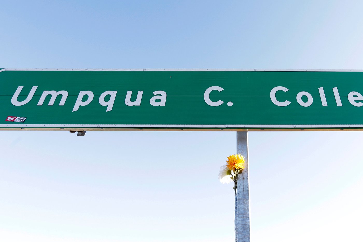 Oregon man pleads guilty following fatal crash with community college softball team bus | iNFOnews.ca