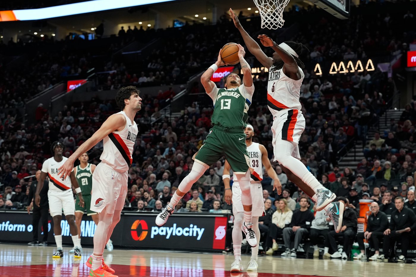 Henderson has 23 and the Trail Blazers rout the fading Bucks 130-99 | iNFOnews.ca Henderson has 23 and the Trail Blazers rout the fading Bucks 130-99 | iNFOnews.ca