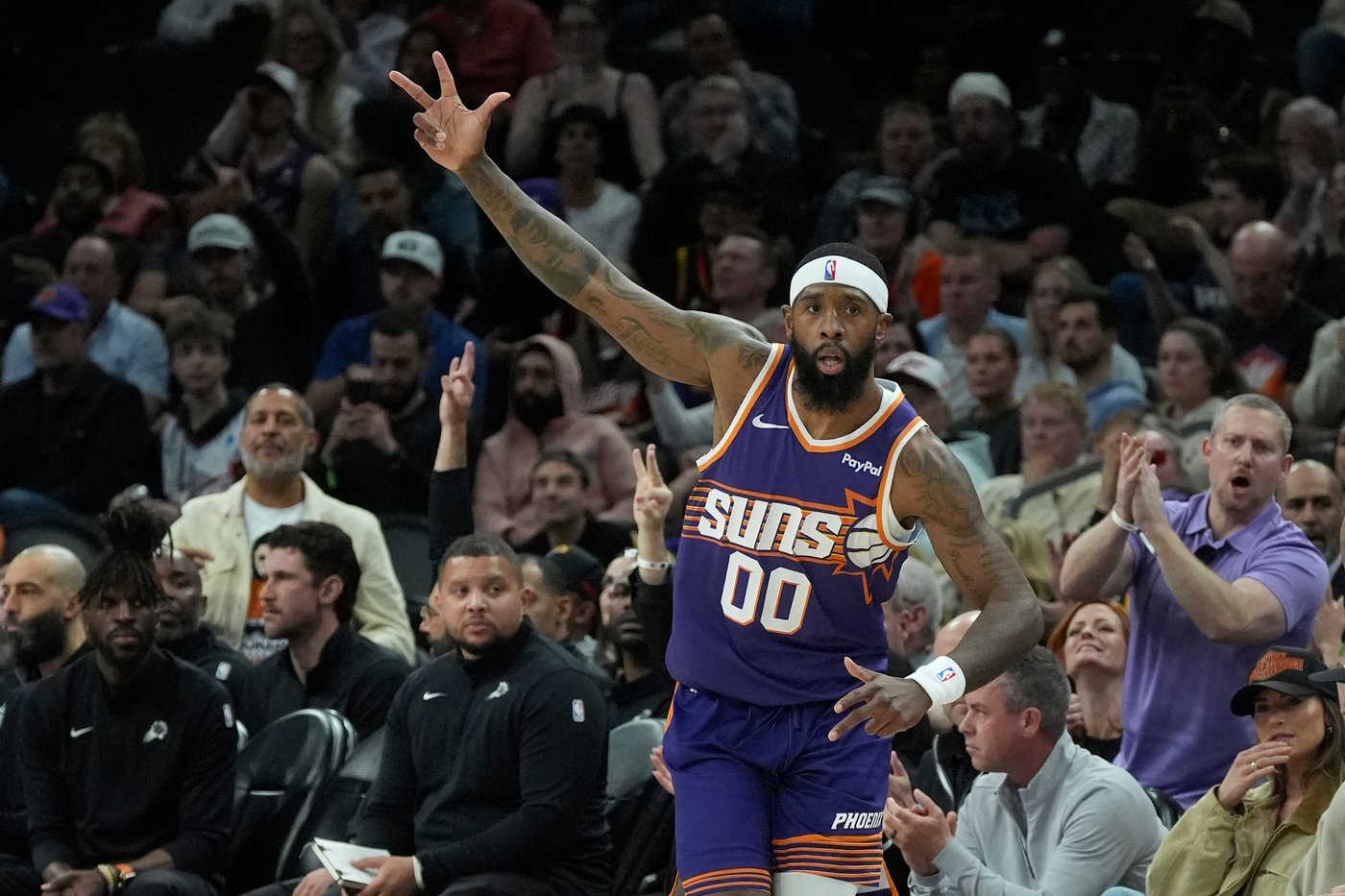 Embiid scores 33, Maxey adds 29 and the 76ers beat the Suns 109-103 for 6th win in 7 games | iNFOnews.ca