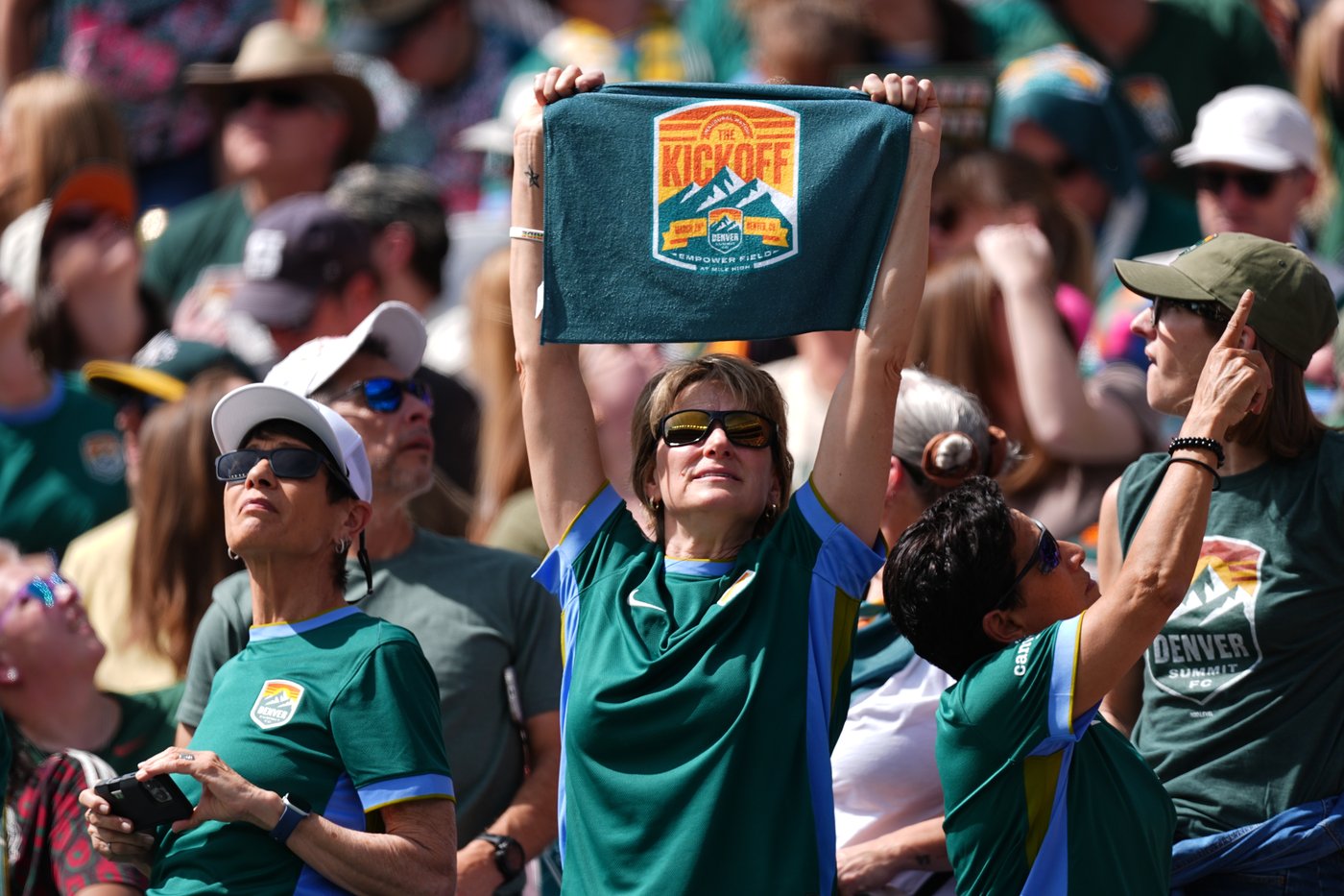 Denver Summit shatters NWSL crowd record with 63,004 fans at Mile High | iNFOnews.ca