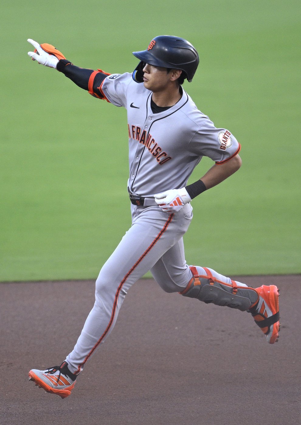 Pivetta strikes out 10 in combined 4-hitter as the Padres beat the Giants 5-1 | iNFOnews.ca