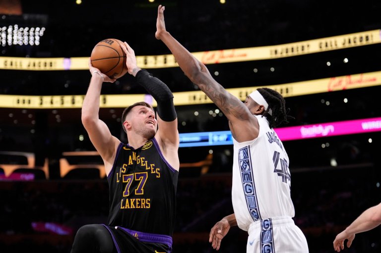Doncic and James score 30+ each for 1st time this season in Lakers' 128-121 win over Grizzlies | iNFOnews.ca