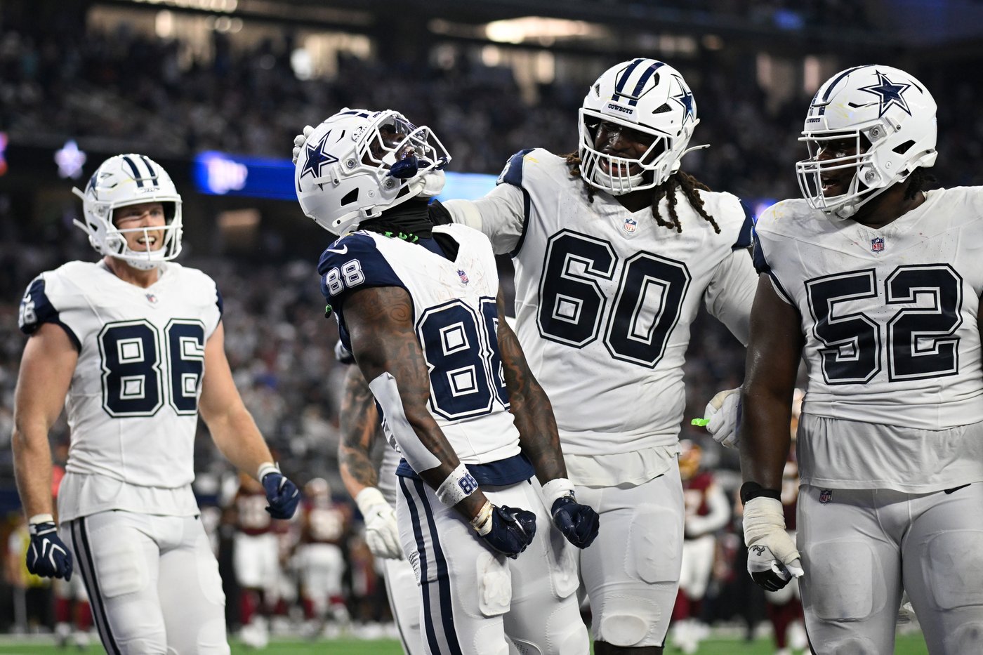 Prescott throws 4 TD passes as Cowboys beat Commanders, who again lose Daniels to dislocated elbow | iNFOnews.ca