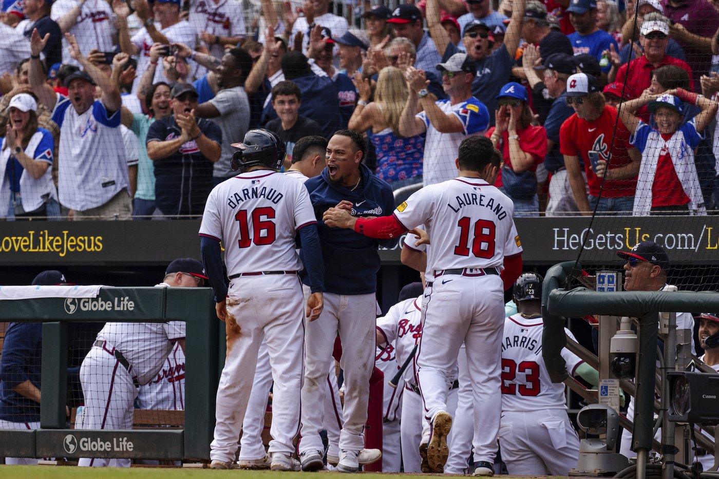 Braves salvage playoff berth with 3-0 win over the Mets, who win thrilling opener 8-7 to clinch | iNFOnews.ca