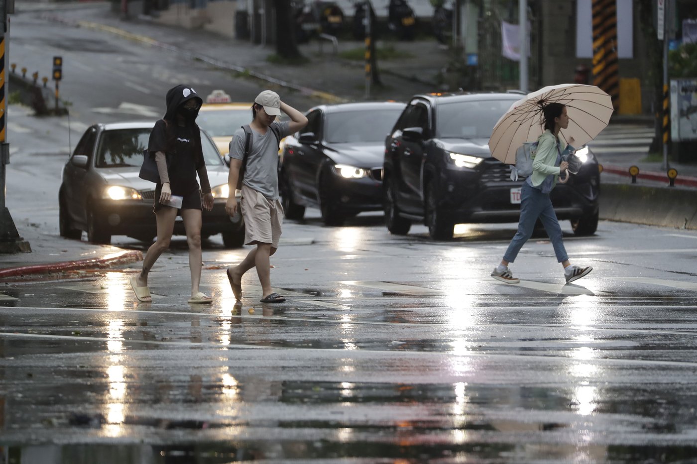 Taiwan closes schools and offices as typhoon Kong-rey approaches | iNFOnews.ca