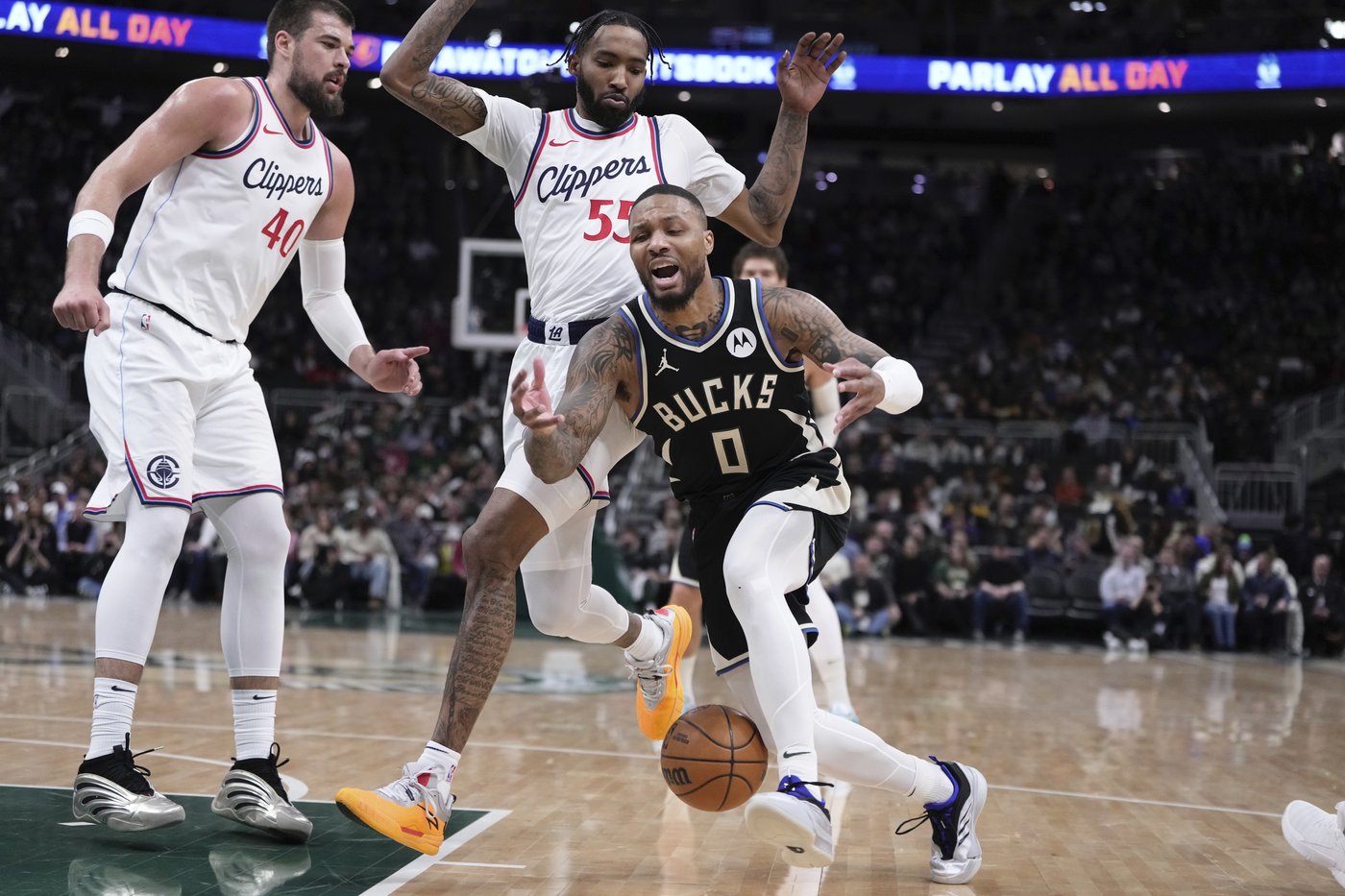Antetokounmpo returns and Bucks use 4th-quarter rally to beat Clippers 116-110 | iNFOnews.ca Antetokounmpo returns and Bucks use 4th-quarter rally to beat Clippers 116-110 | iNFOnews.ca