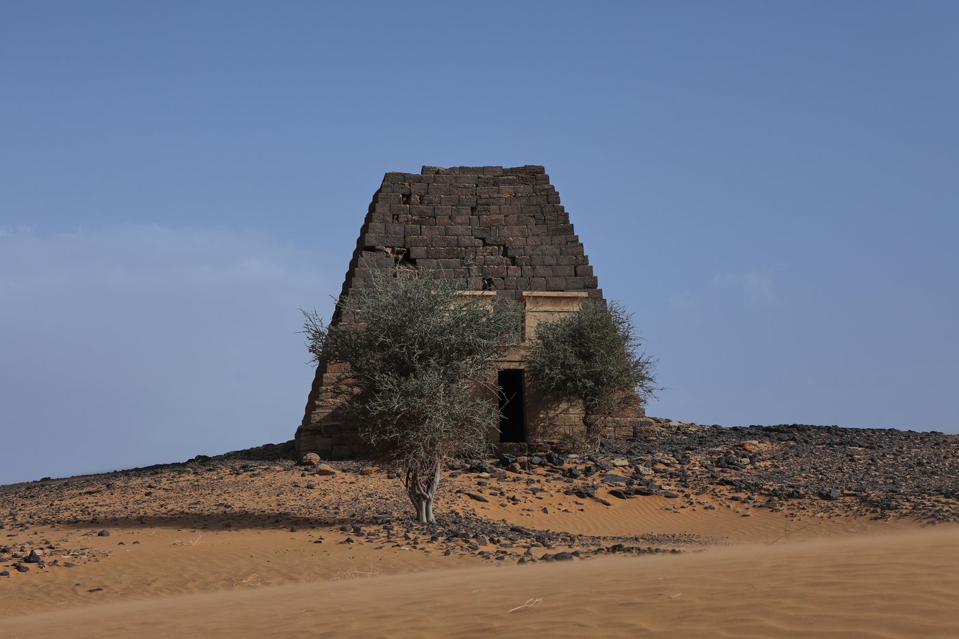 War and accumulating sand threaten Sudan’s Meroe pyramids, in photos | iNFOnews.ca War and accumulating sand threaten Sudan’s Meroe pyramids, in photos | iNFOnews.ca