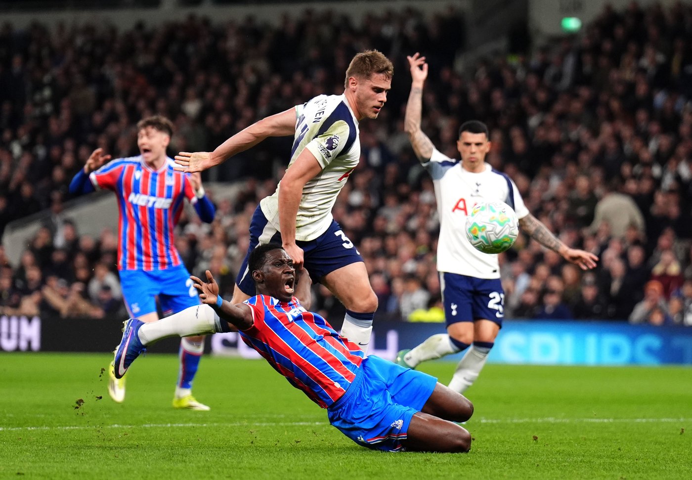 'The biggest nonsense': Van de Ven slams critics and says Spurs are up for the fight | iNFOnews.ca 'The biggest nonsense': Van de Ven slams critics and says Spurs are up for the fight | iNFOnews.ca