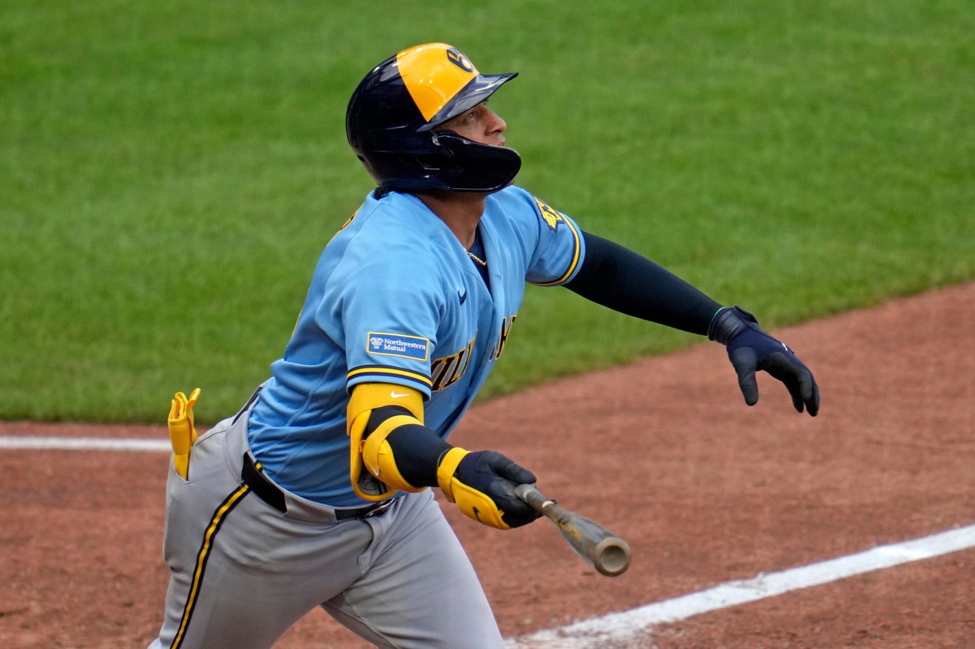 Konnor Griffin's 2-run double highlights a 5-run second inning as Pirates hold off Brewers 7-4 | iNFOnews.ca
