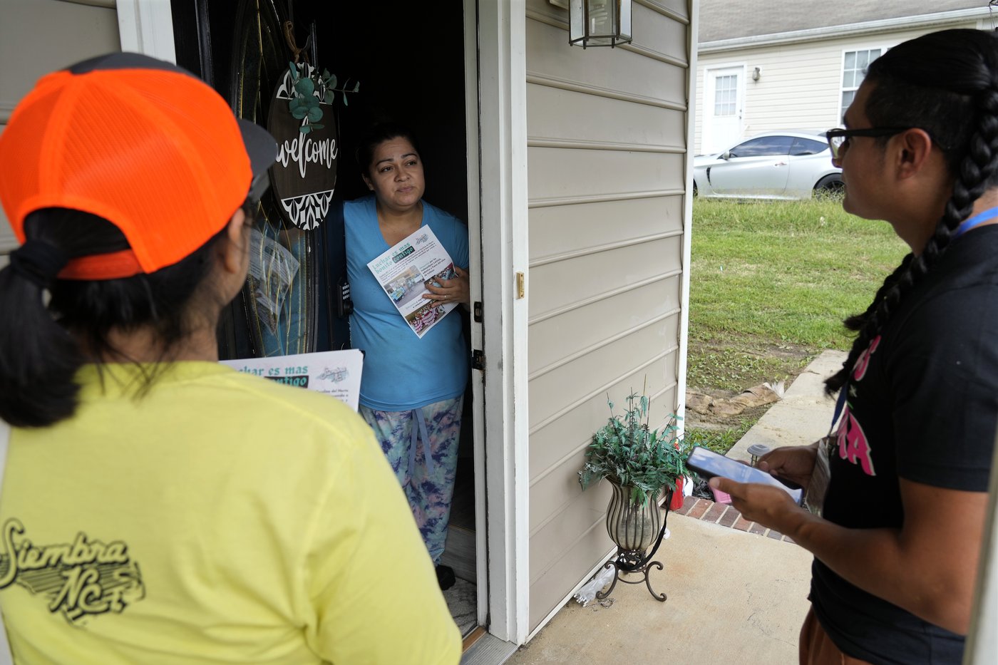 Voting groups that got a boost from Harris' candidacy are still working to persuade voters of color | iNFOnews.ca