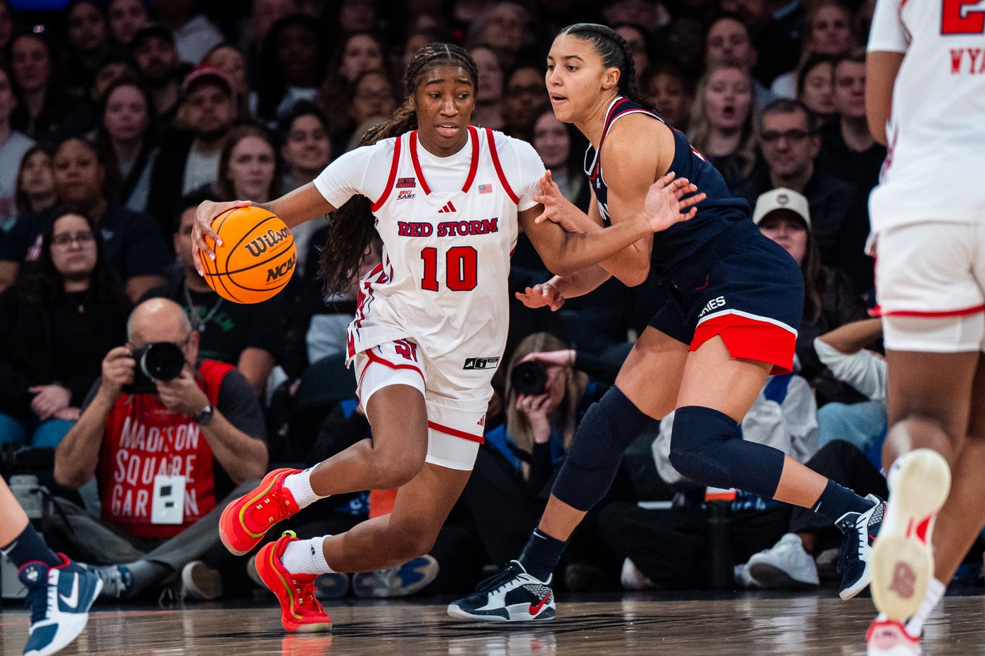 Azzi Fudd helps No. 1 UConn rout St. John's 85-49 for 47th consecutive victory | iNFOnews.ca