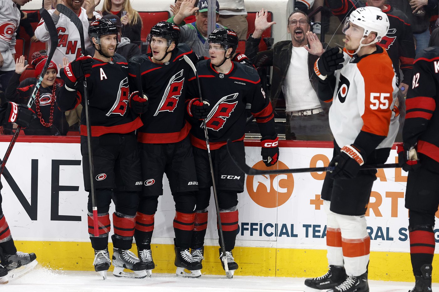 Necas scores go-ahead goal with 29 seconds left, Hurricanes beat Flyers 6-4 | iNFOnews.ca Necas scores go-ahead goal with 29 seconds left, Hurricanes beat Flyers 6-4 | iNFOnews.ca