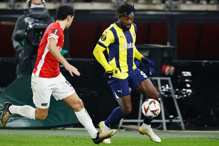 Lens winger Saint-Maximin racially abused after he says his children were targeted | iNFOnews.ca