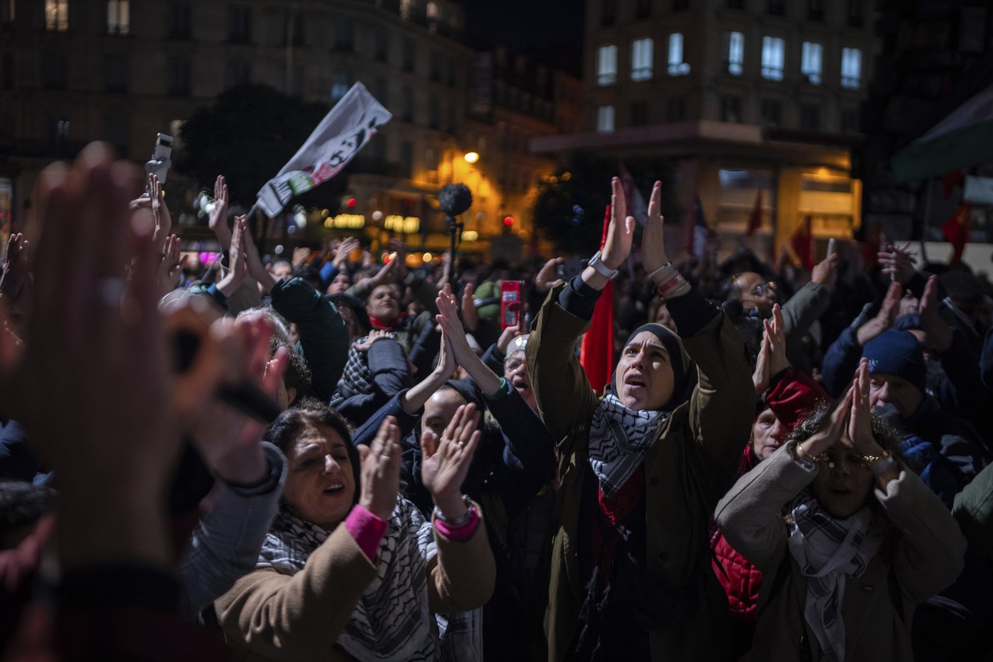 Protests erupt in Paris over pro-Israel gala organized by far-right figures | iNFOnews.ca