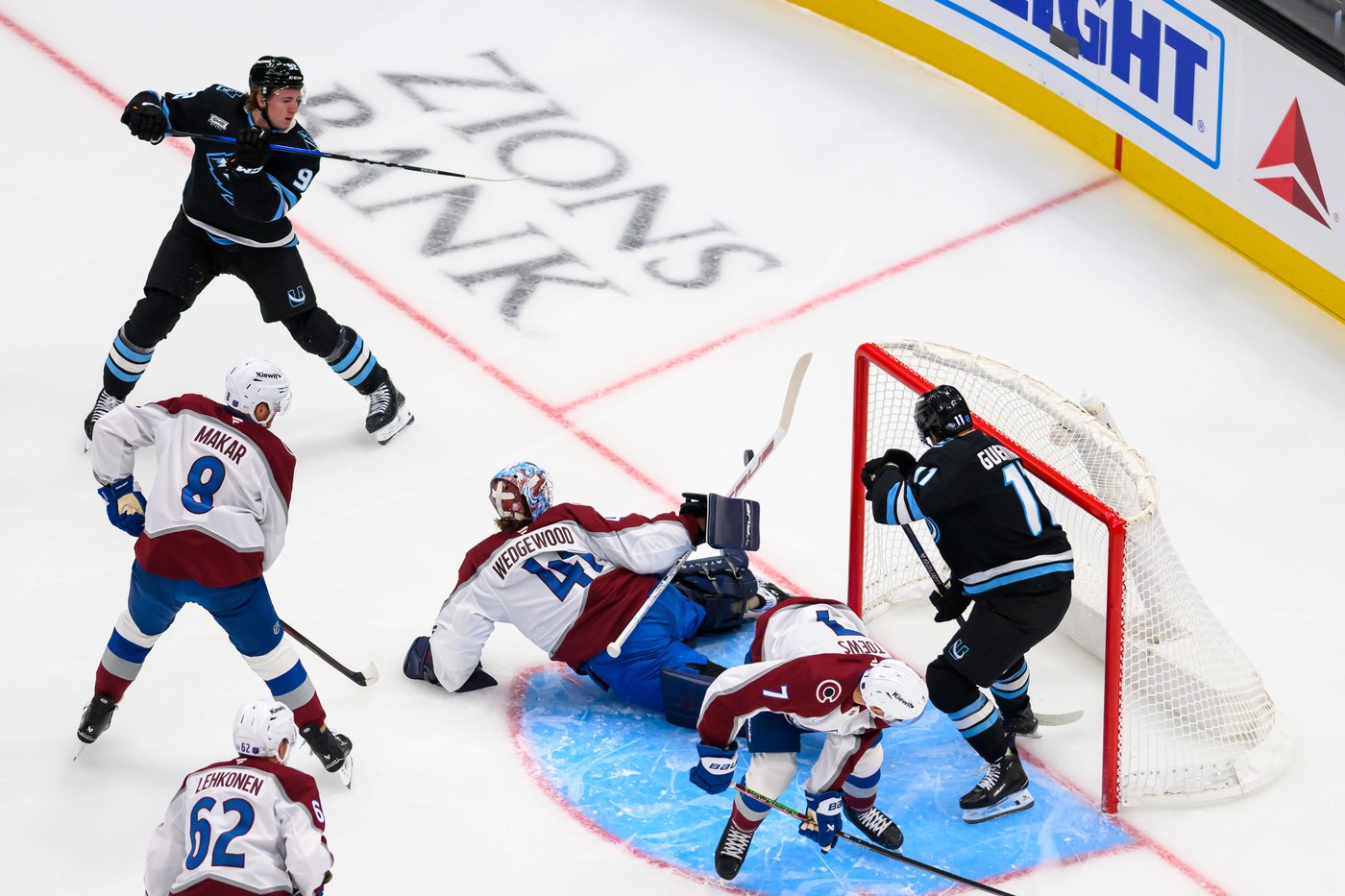 Guenther scores in OT to lift Mammoth over Avalanche, 4-3 | iNFOnews.ca Guenther scores in OT to lift Mammoth over Avalanche, 4-3 | iNFOnews.ca