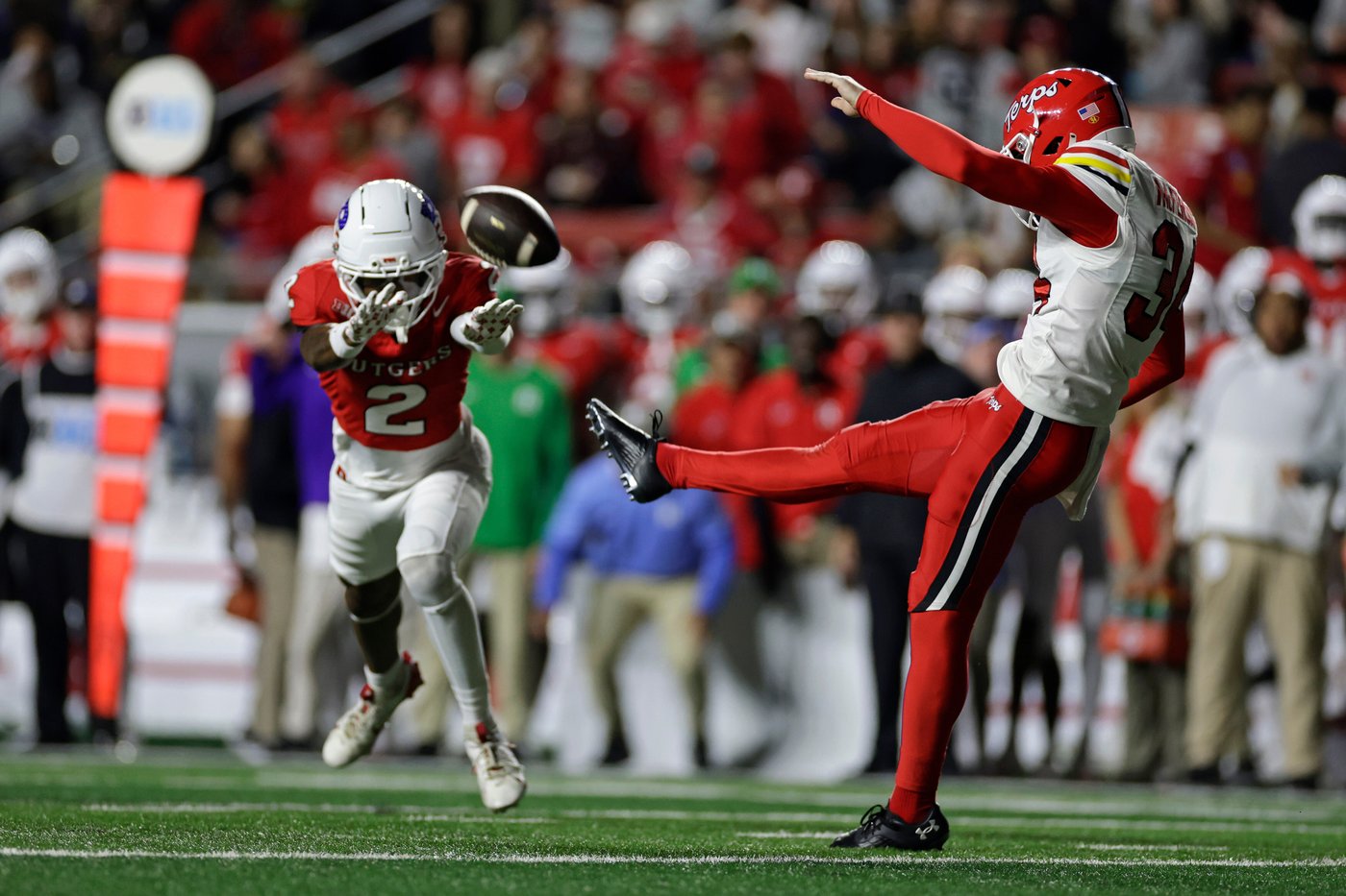 Antwan Raymond runs for 240 yards in Rutgers' 35-20 win over Maryland | iNFOnews.ca Antwan Raymond runs for 240 yards in Rutgers' 35-20 win over Maryland | iNFOnews.ca