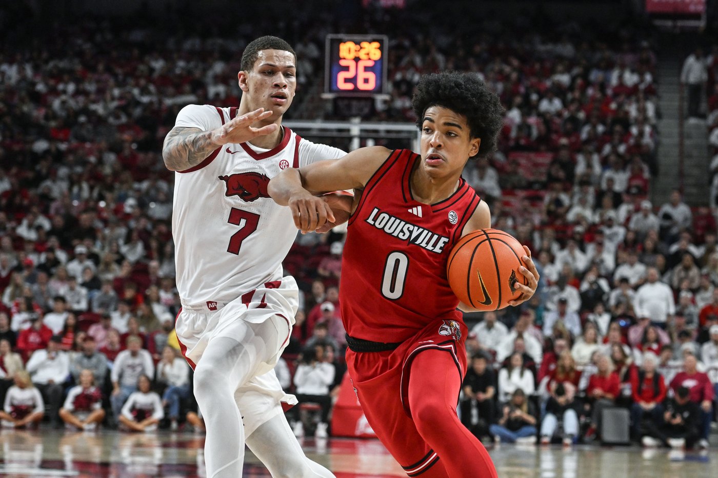 Brazile scores 21 points as No. 25 Arkansas hands No. 6 Louisville its 1st loss, 89-80 | iNFOnews.ca