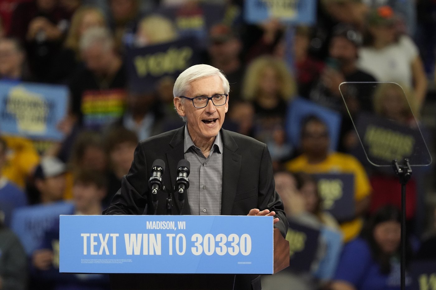 Obama and Walz urge Democrats to vote early in battleground Wisconsin | iNFOnews.ca