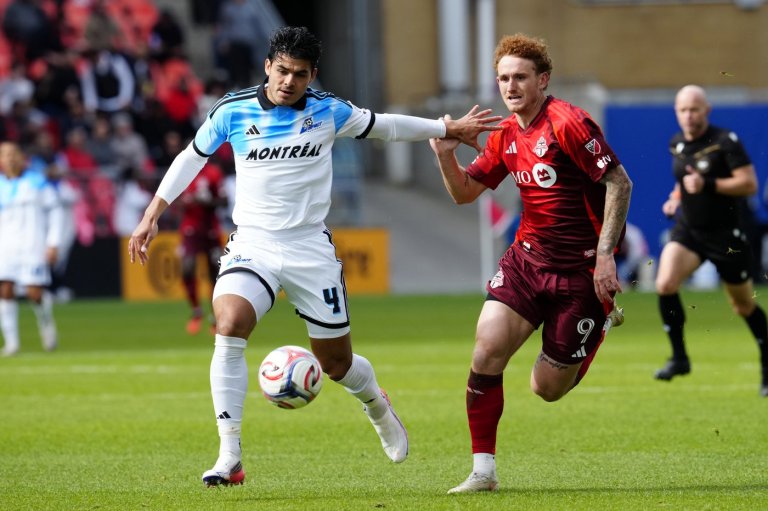 Toronto FC roars back with two stoppage-time goals to stun CF Montreal 2-1 | iNFOnews.ca