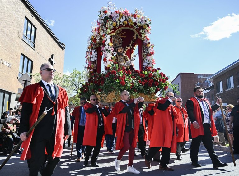 Portuguese procession held in Montreal despite permit refusal | iNFOnews.ca