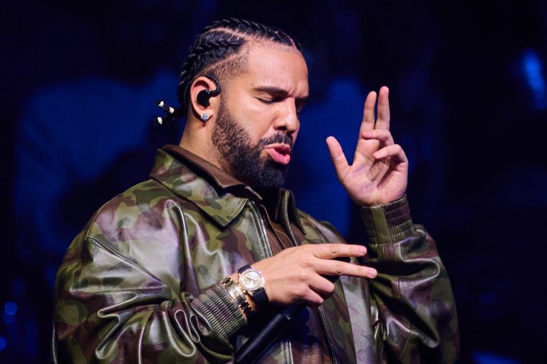 Drake faces class action lawsuit over ties to online gambling company | iNFOnews.ca