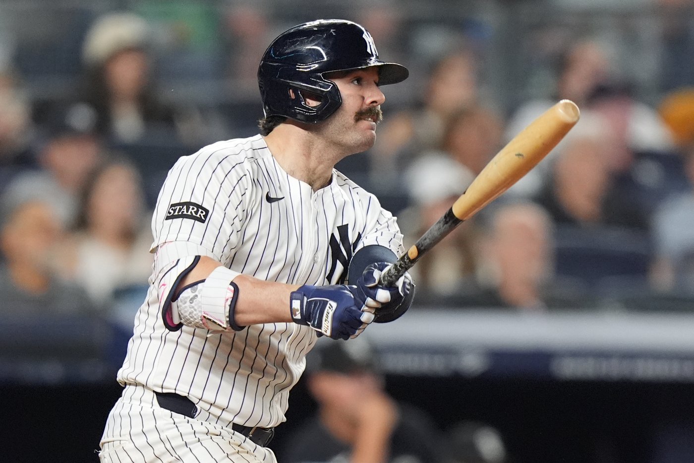 Yankees beat White Sox 5-3 behind Stanton and Rodón to stay tied with Toronto for AL East lead | iNFOnews.ca Yankees beat White Sox 5-3 behind Stanton and Rodón to stay tied with Toronto for AL East lead | iNFOnews.ca
