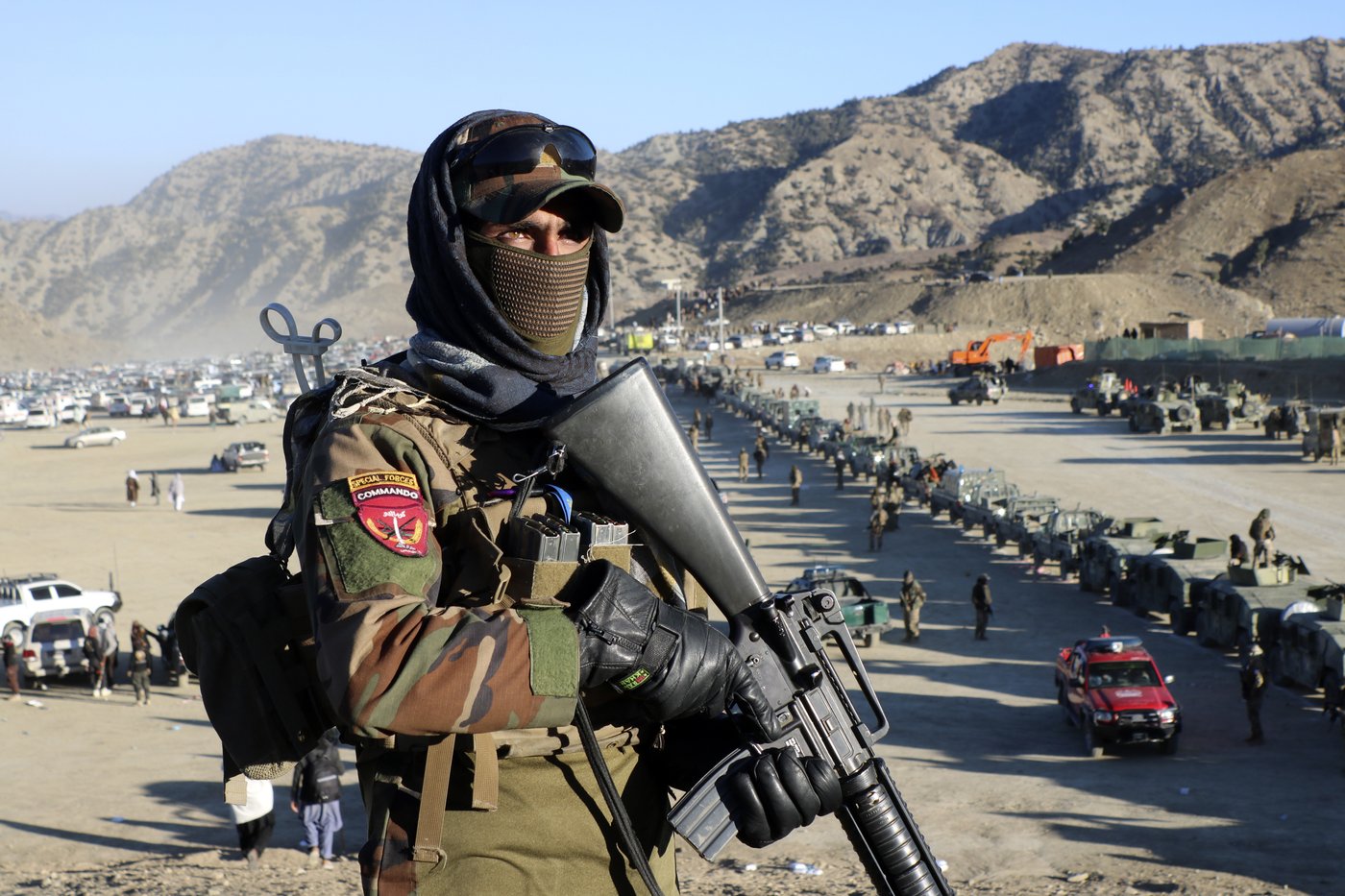 Thousands attend the funeral of a Taliban minister killed by an Islamic State suicide bomber | iNFOnews.ca