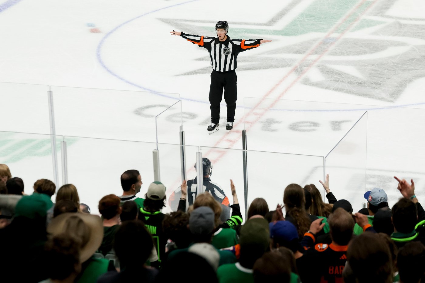Bo Horvat gets 13th goal before ejection for Islanders in 3-2 win over Stars after tense finish | iNFOnews.ca Bo Horvat gets 13th goal before ejection for Islanders in 3-2 win over Stars after tense finish | iNFOnews.ca