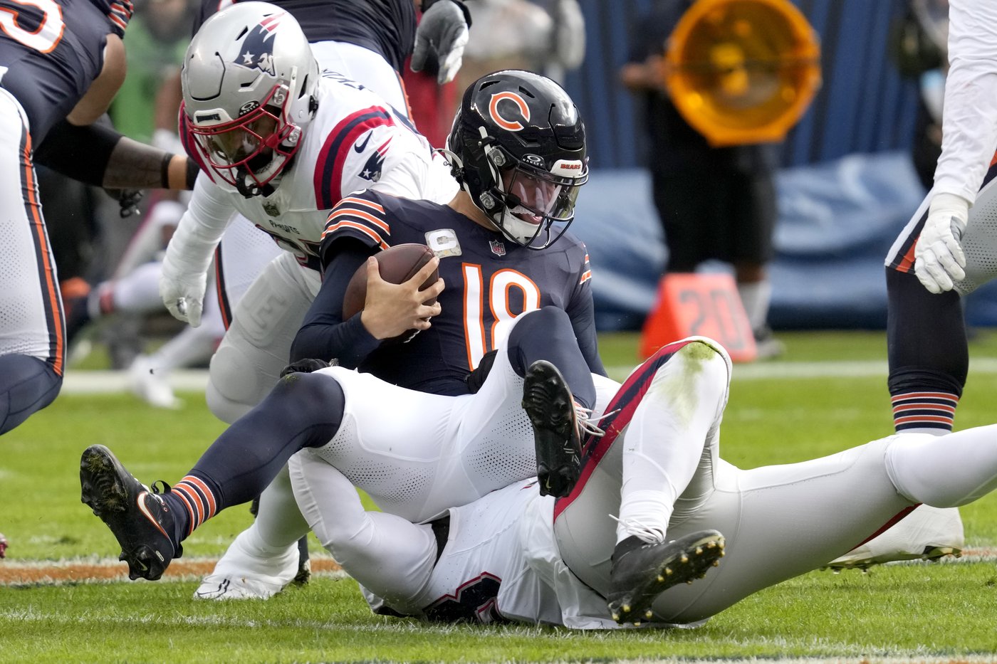 QB Caleb Williams has another rough day as the Bears lose to the Patriots 19-3 | iNFOnews.ca