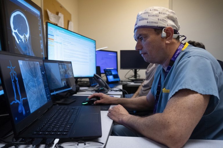 'Time is brain': Toronto hospital paving way for remote robotic treatment of strokes | iNFOnews.ca