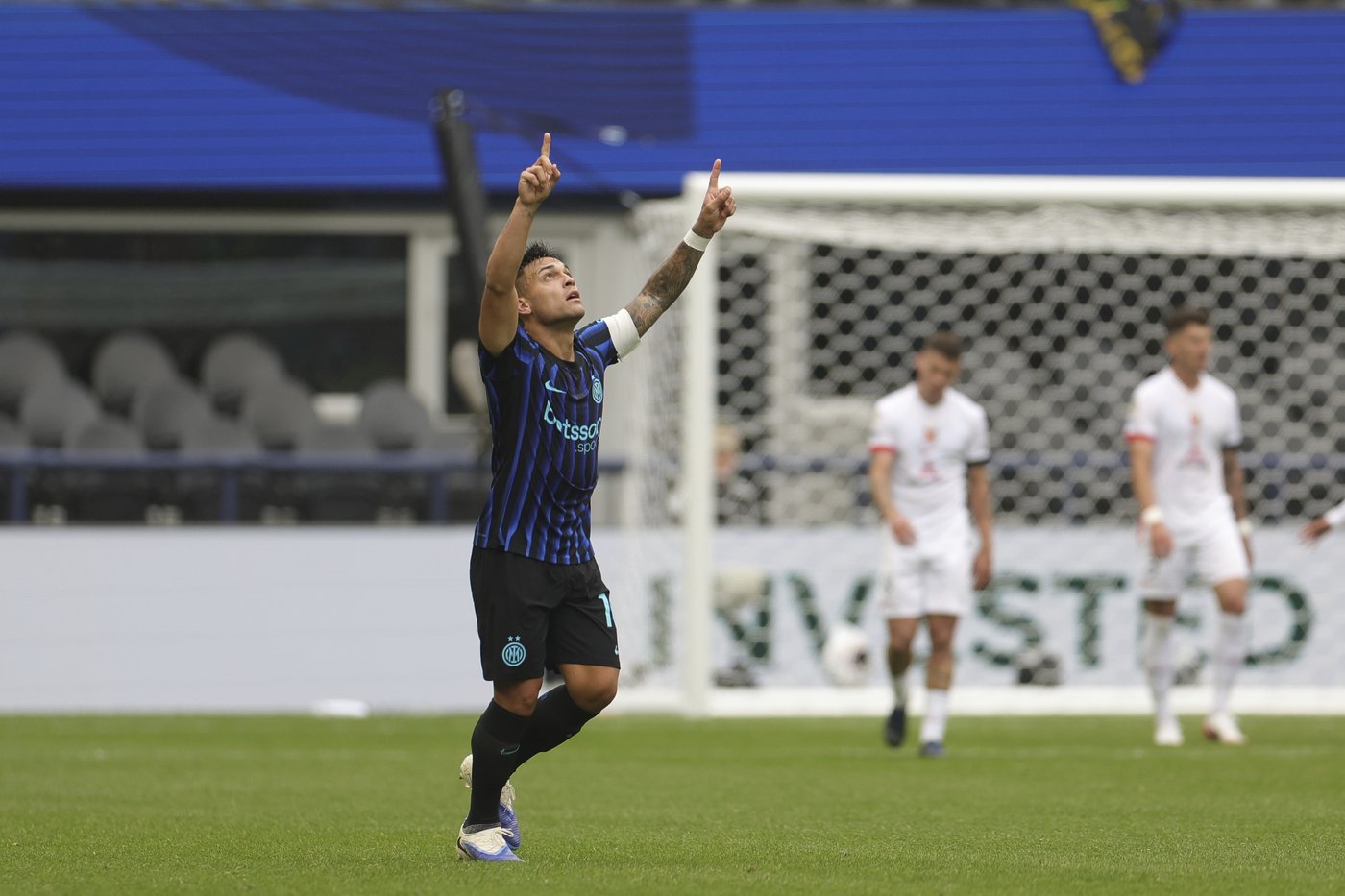 Inter Milan ends Urawa's Club World Cup hopes with a win on 2 late goals | iNFOnews.ca Inter Milan ends Urawa's Club World Cup hopes with a win on 2 late goals | iNFOnews.ca