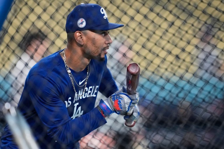 Dodgers' Mookie Betts wins Roberto Clemente Award for humanitarian work | iNFOnews.ca