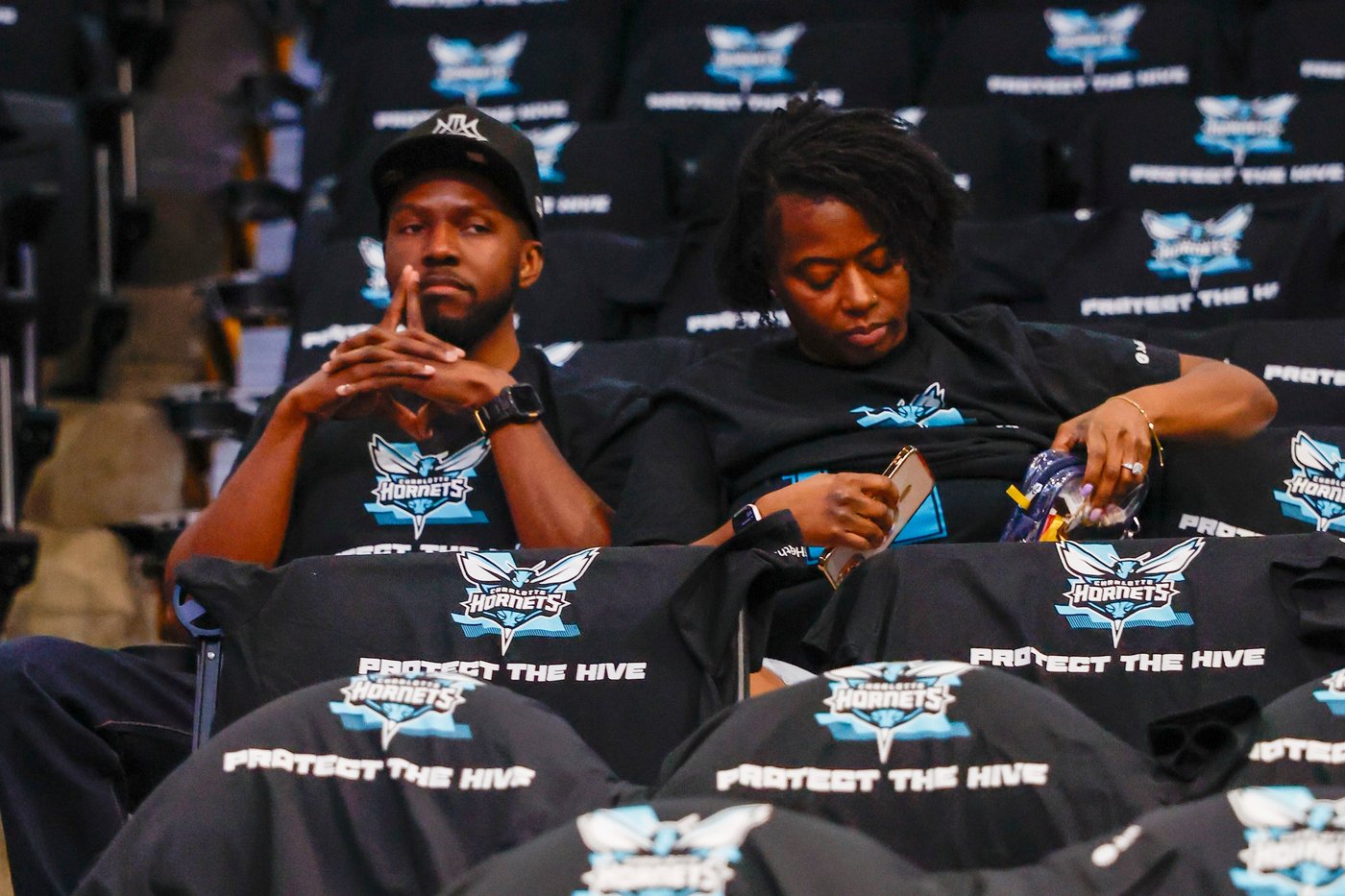 Hornets celebrate first postseason home game in 10 years by handing out 'Protect the Hive' T-shirts | iNFOnews.ca