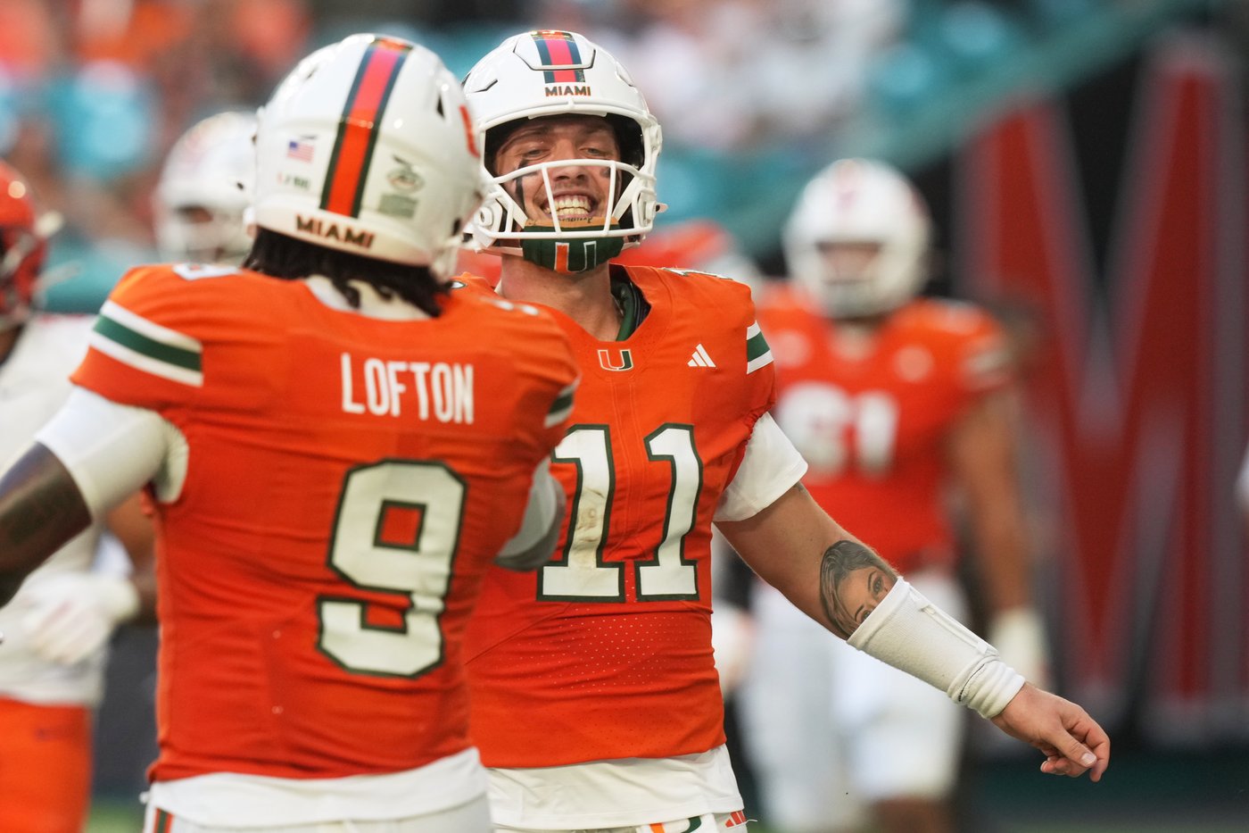 Carson Beck catches a TD pass, tops 10,000-yard milestone as No. 18 Miami rolls past Syracuse 38-10 | iNFOnews.ca Carson Beck catches a TD pass, tops 10,000-yard milestone as No. 18 Miami rolls past Syracuse 38-10 | iNFOnews.ca