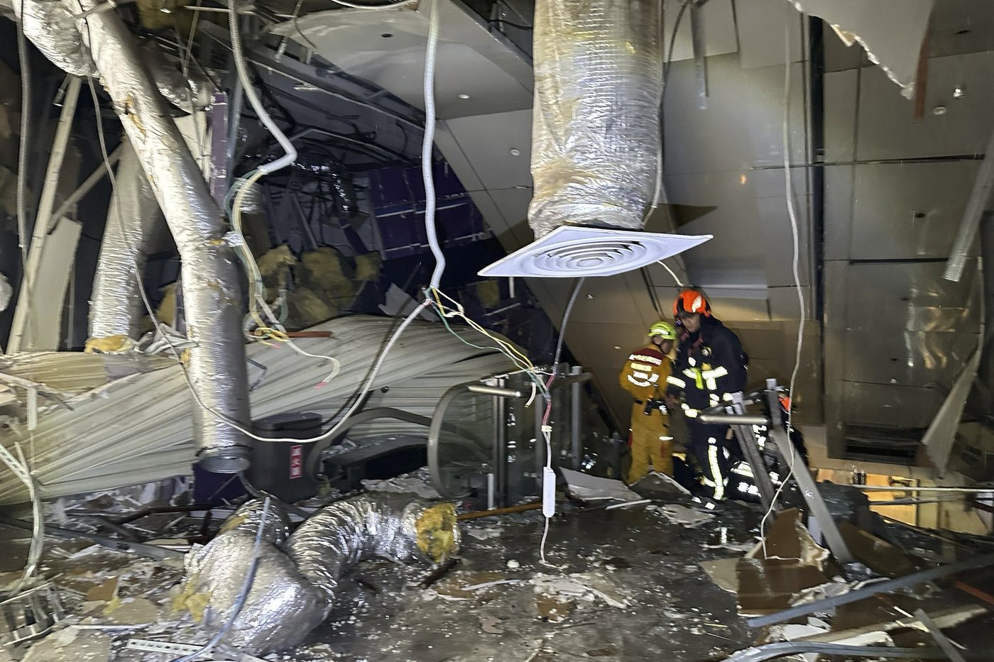 Gas explosion at Taiwan food court kills 4 and injures 26 | iNFOnews.ca Gas explosion at Taiwan food court kills 4 and injures 26 | iNFOnews.ca