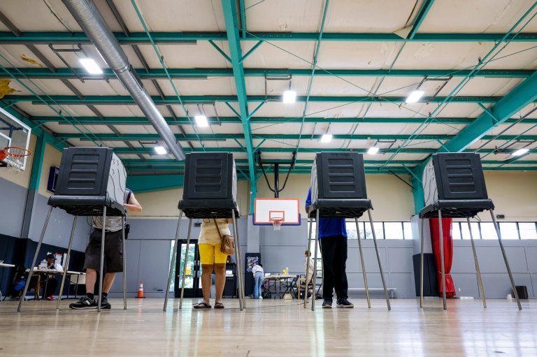 Noncitizen voting claims animate Trump's attacks on midterms and set up potential result challenges | iNFOnews.ca