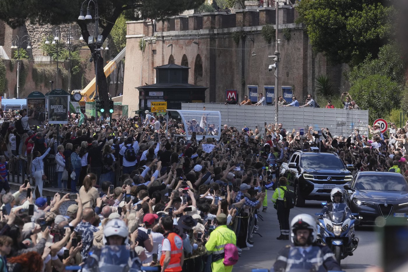 PHOTO COLLECTION: Vatican Pope Funeral Procession | iNFOnews.ca
