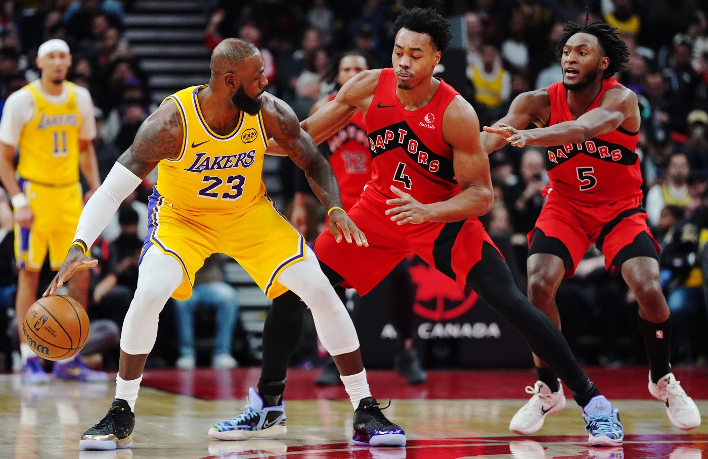 LeBron James's historic streak of double-digit scoring ends as Lakers top Raptors | iNFOnews.ca