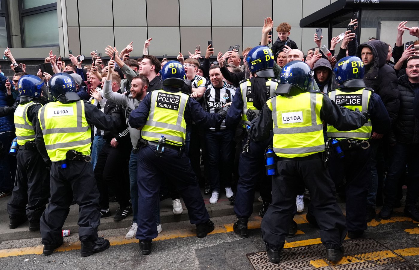 Newcastle vs Sunderland halted after discriminatory abuse from the crowd | iNFOnews.ca Newcastle vs Sunderland halted after discriminatory abuse from the crowd | iNFOnews.ca