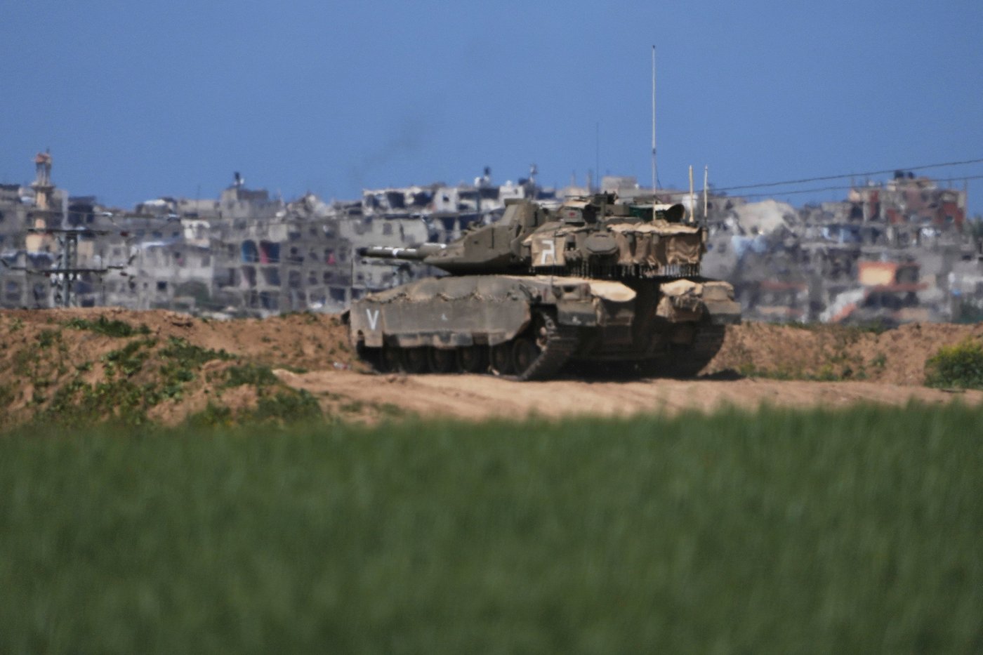 Israeli troops advance in Gaza to retake part of a corridor dividing north from south | iNFOnews.ca